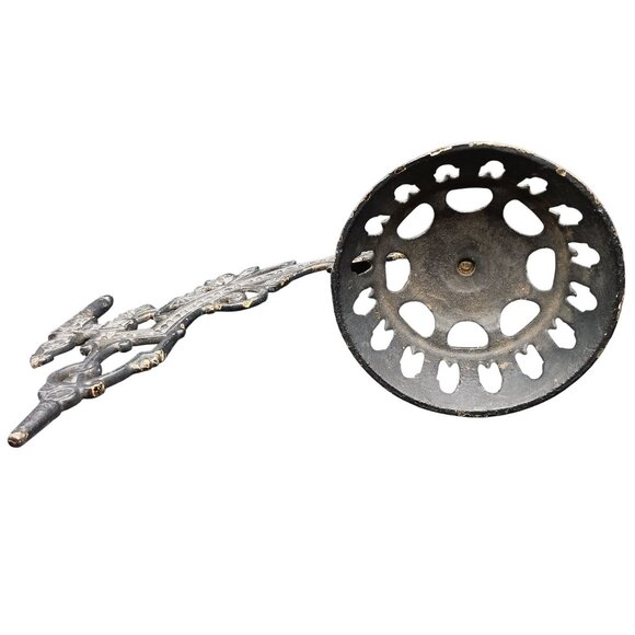 Antique Cast Iron Wall-Mounted Oil Lamp Holder Ornate Gothic Design - Picture 3 of 5